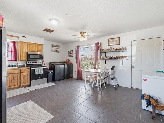 4th image of 4075 W Lake Rd