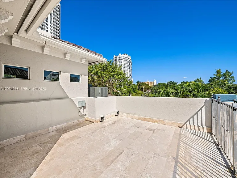 821 SE 2nd Ct — Photo 46