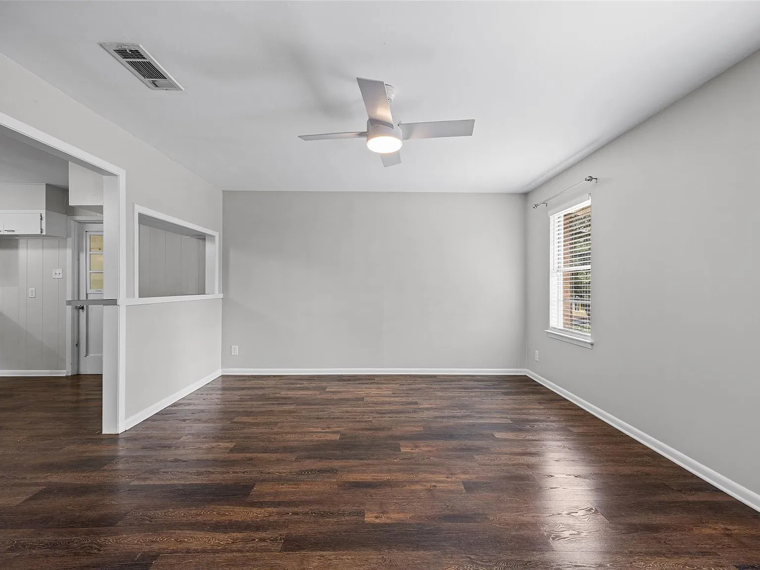 3 bed, 2.0 bath, 1336 sqft, $3,350 — Photo 3