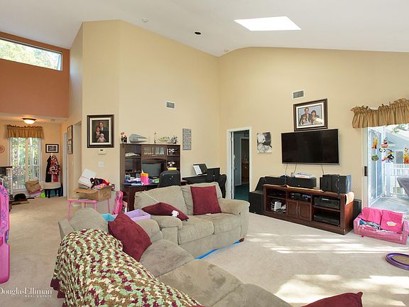 5th image of 111 Hampton Vista Dr