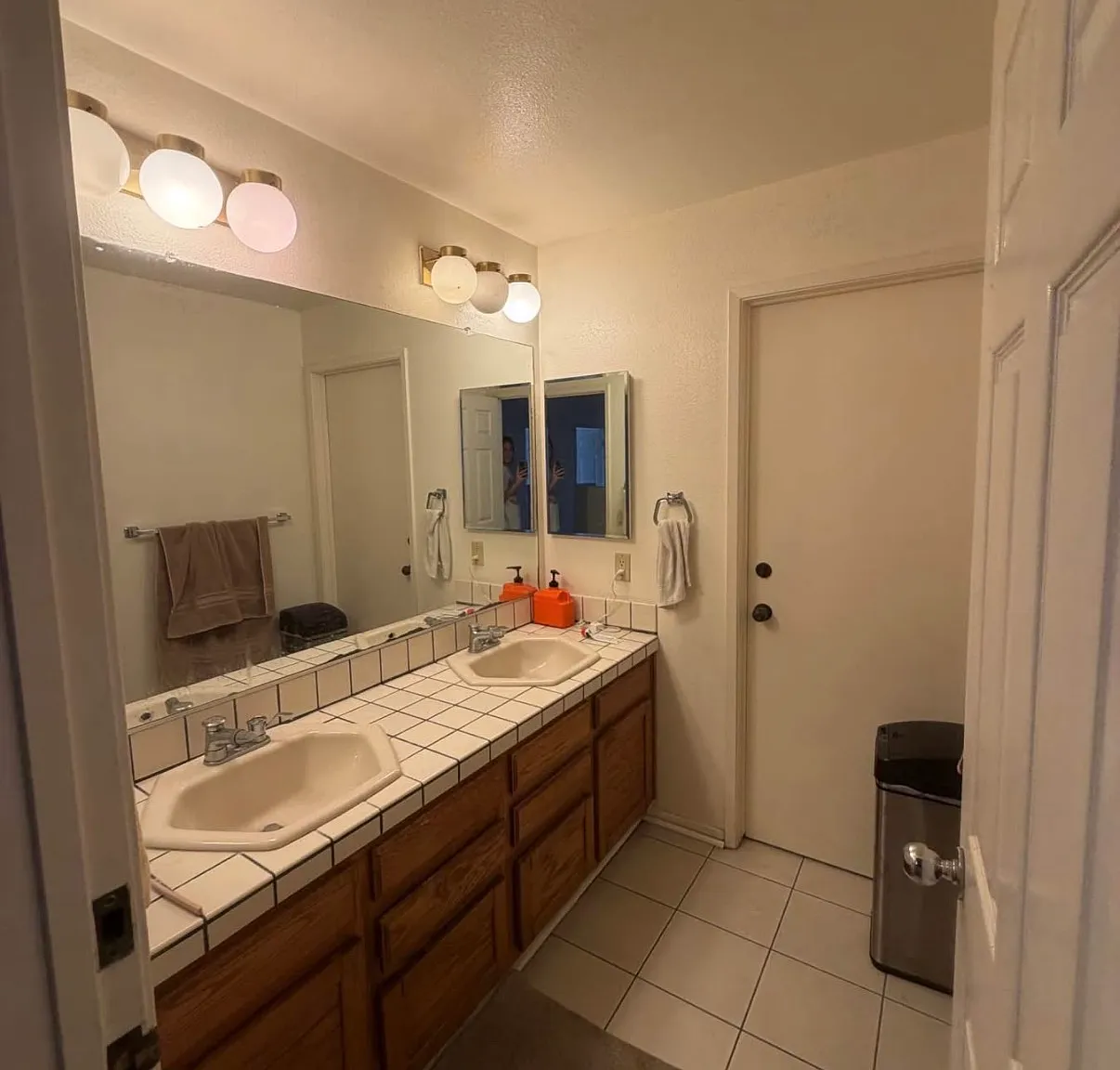 5 bed, 3193 sqft, $1,500 — Photo 2