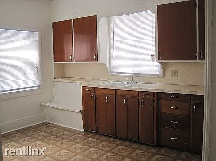 3rd image of 457 W Main St