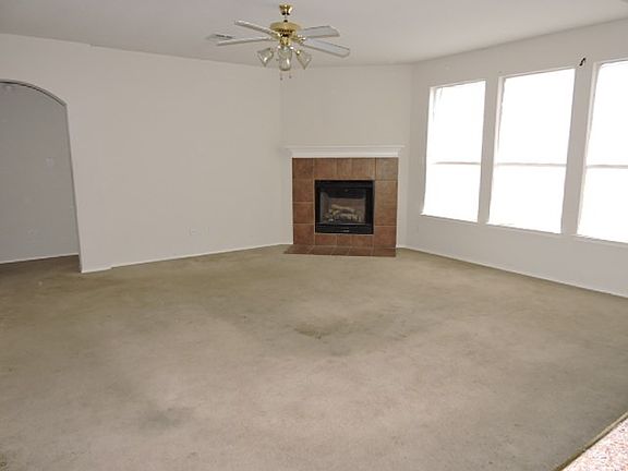 3rd image of 812 Caraway Ln