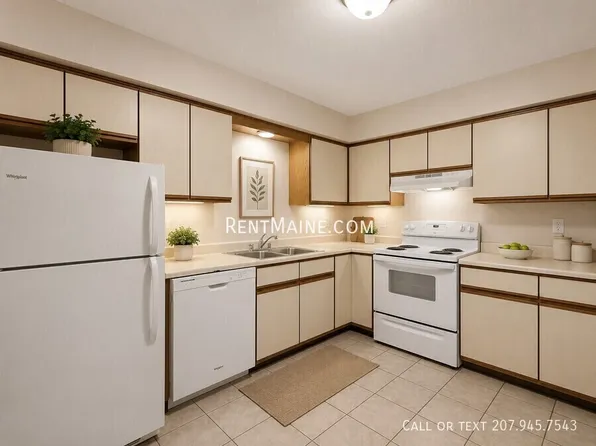4 Hartley St APT 7, Lewiston, ME 04240