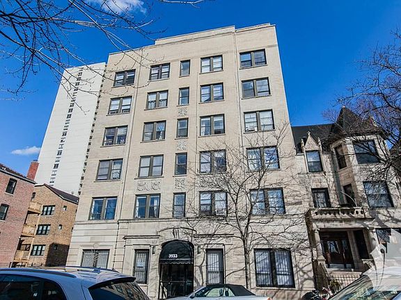 2nd image of 3933 N Clarendon Ave #203JC