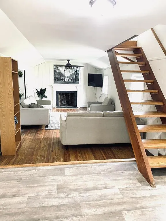 6920 Maryland Ave — Photo 2