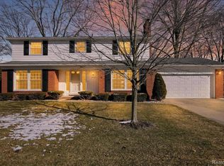 30106 Valley Side Dr, Farmington Hills, MI 48334