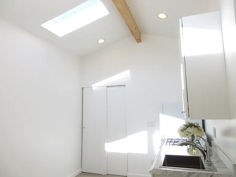 San Leandro Ln — Photo 15