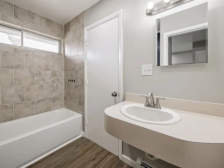 132 Huronview Ct — Photo 21