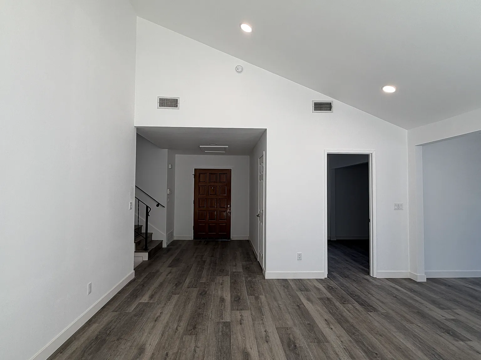 4 bed, 2250 sqft, $4,300 — Photo 4