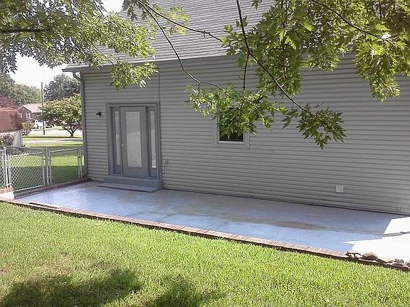3rd image of 1614 Briarwood Dr
