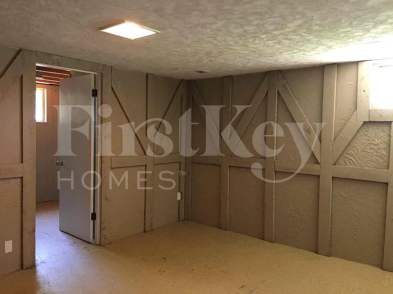 2560 Pheasant Dr — Photo 18