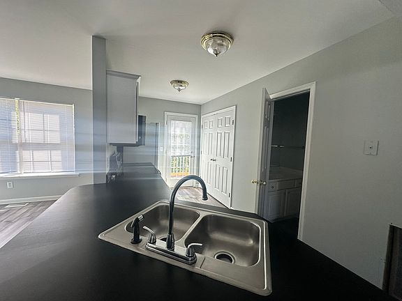 5th image of 624 Sherard Cir #624