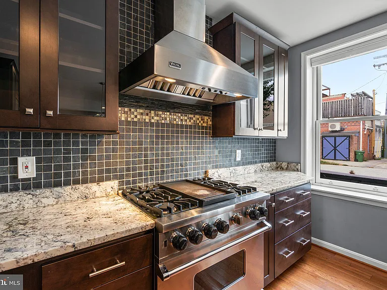 300 S Robinson St — Photo 15