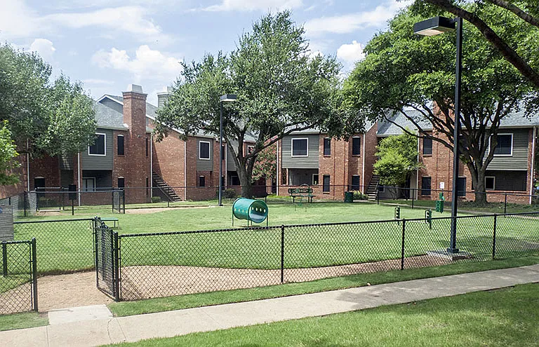 The Versailles Apartments — Photo 4