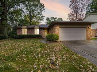 14107 Riverside St, Livonia, MI 48154