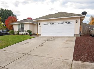 595 Shadow Wood Dr, Medford, OR 97501