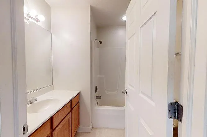 3832 Thornhill Cir — Photo 32