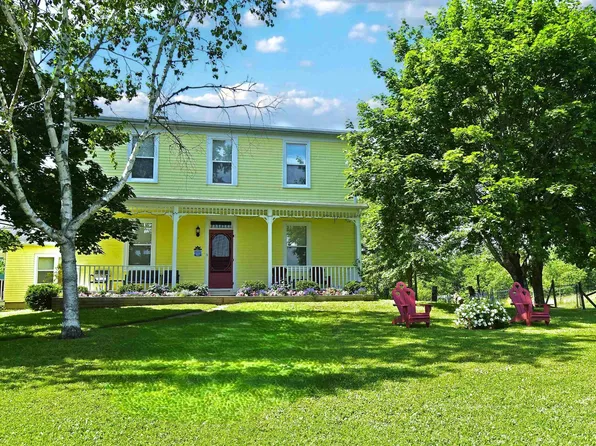 28 Silver Point Rd, Lunenburg, NS B0J 2E0