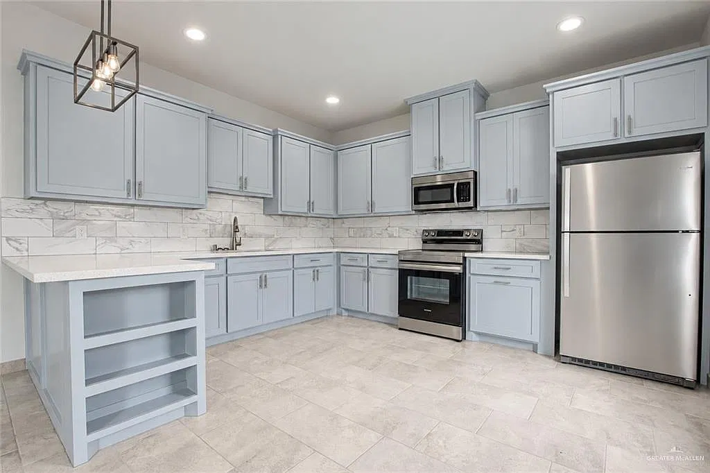 3 bed, 2.0 bath, 1198 sqft, $1,350 — Photo 4