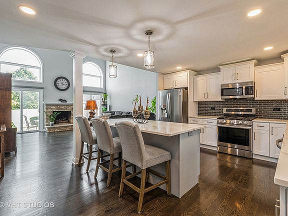 2nd image of 7931 Richardson Ln