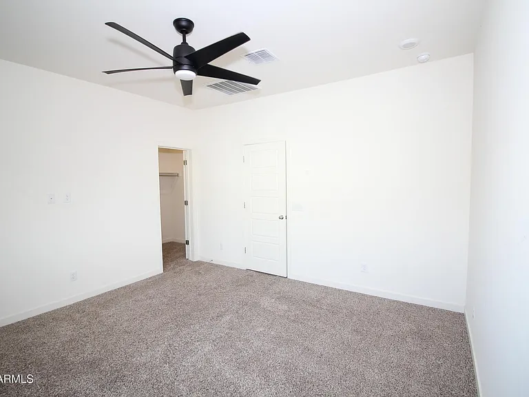 2215 W Harmont Dr — Photo 16