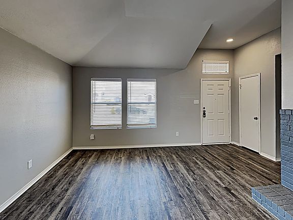 3rd image of 804 Engleside Dr