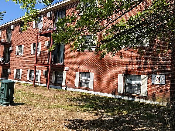 2nd image of 12 E Side Dr APT 306