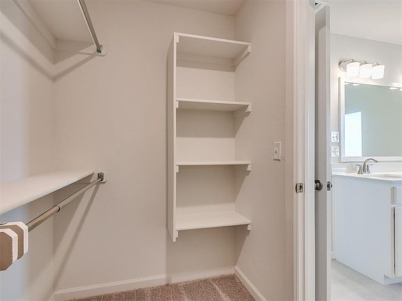 5th image of 4015 Lynford Ln