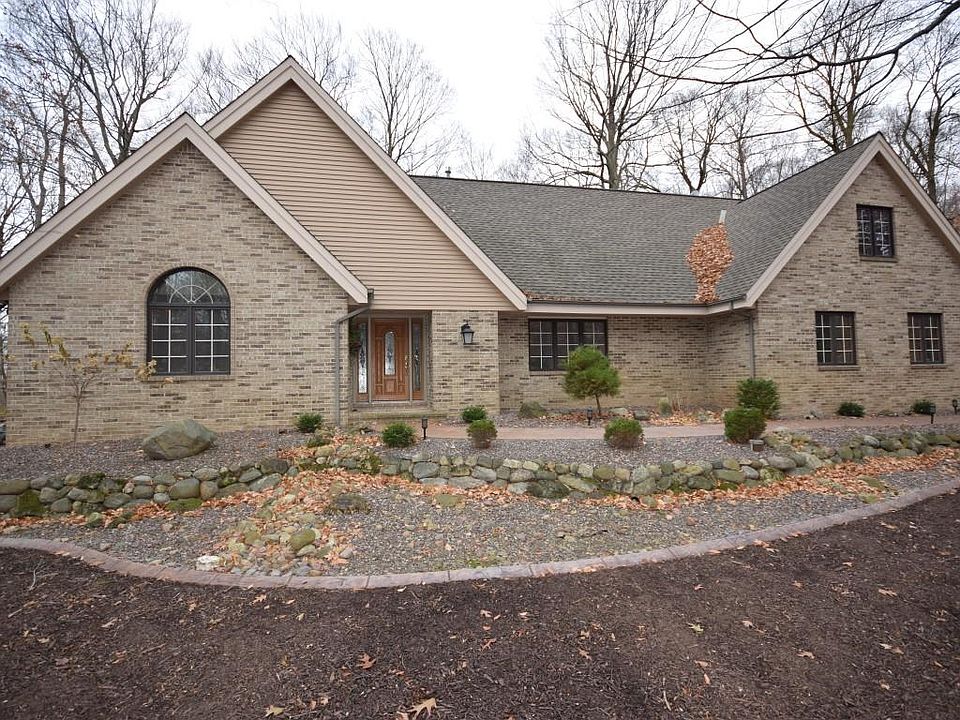 1st image of 4467 Honeywood Ln