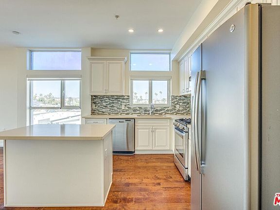 3rd image of 155 S Oxford Ave #506