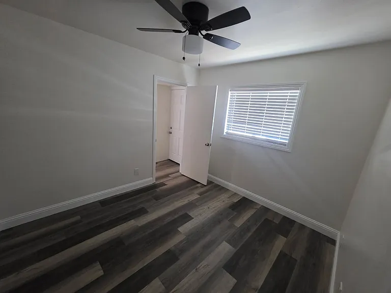 302 Maple Ave #300 — Photo 18