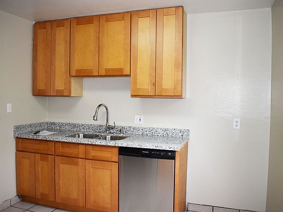 3rd image of 867 Ashwood Ave