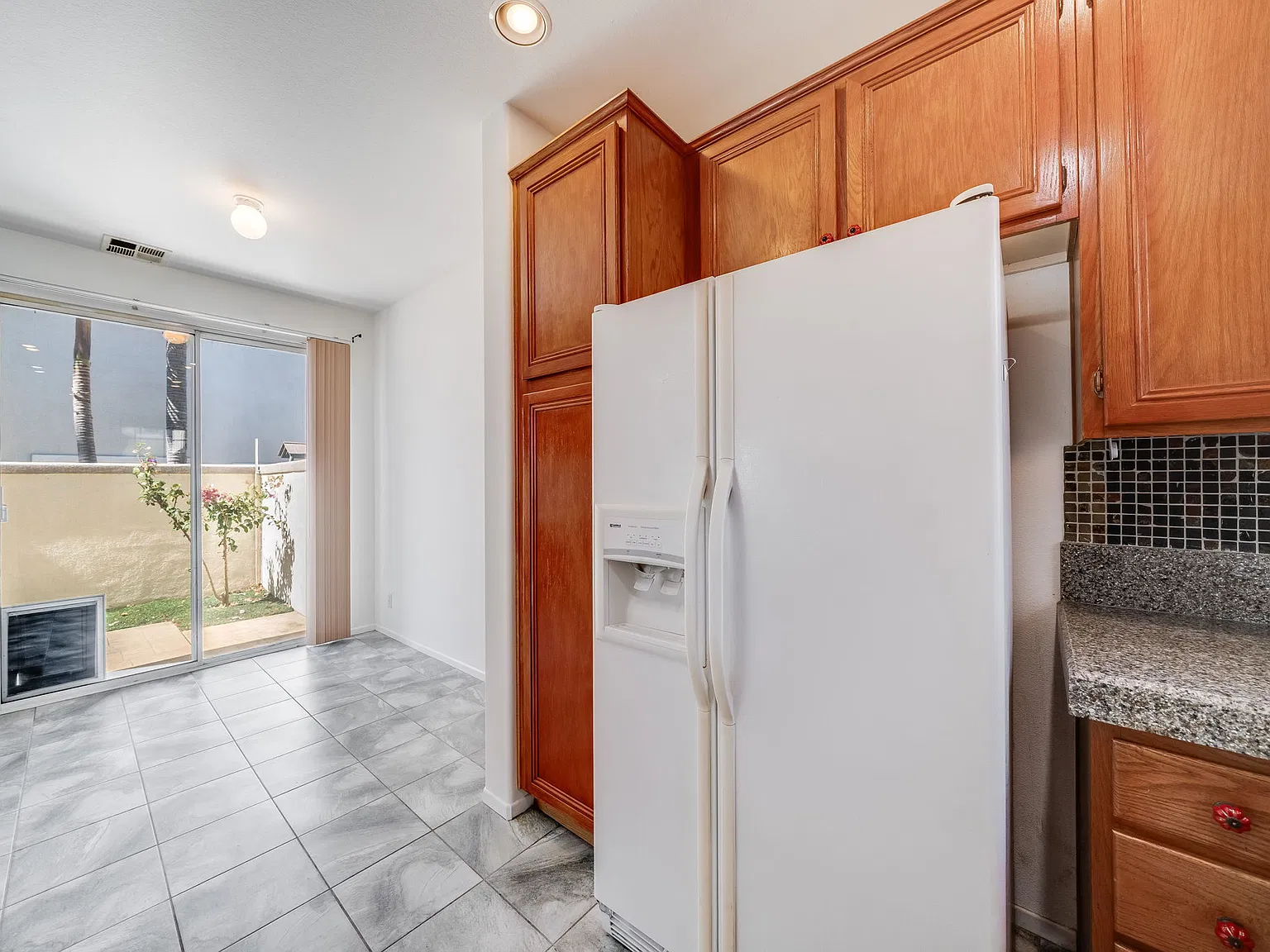 2 bed, 1080 sqft, $3,600 — Photo 2