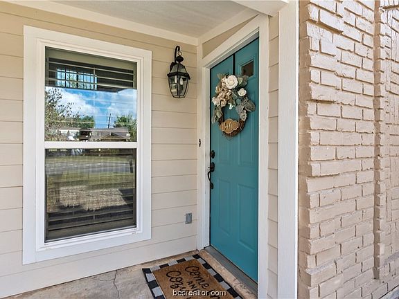 2nd image of 2914 Broadmoor Dr