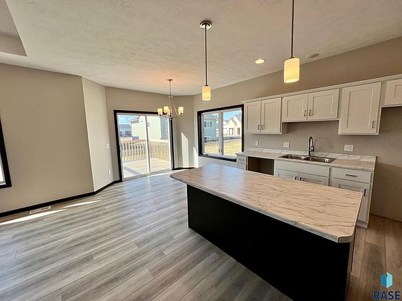5th image of 111 Saint Charles Cir