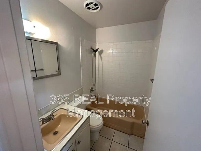 2446 25th Ave — Photo 9