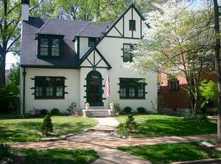 6814 Pershing Ave, Saint Louis, MO 63130