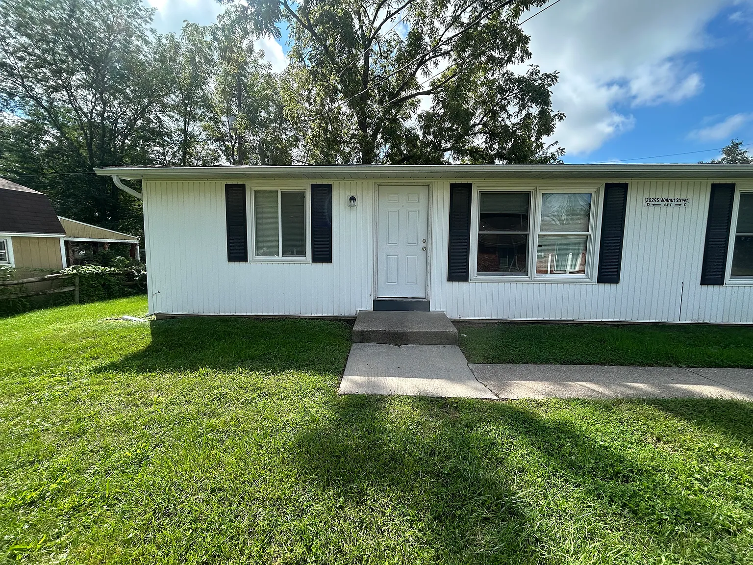 2 bed, 720 sqft, $675 — Photo 1