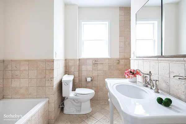 Sold by Sotheby's International Realty | media 7