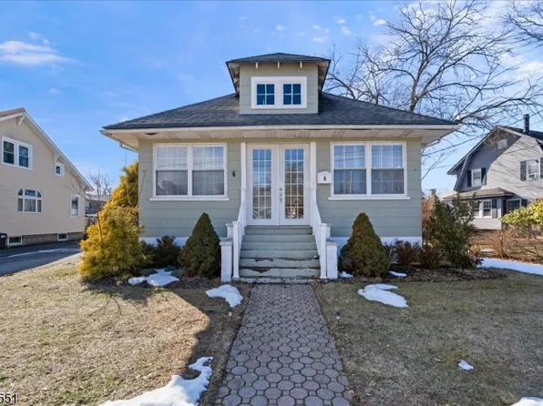 6 Center St, Pompton Lakes Boro, NJ 07442