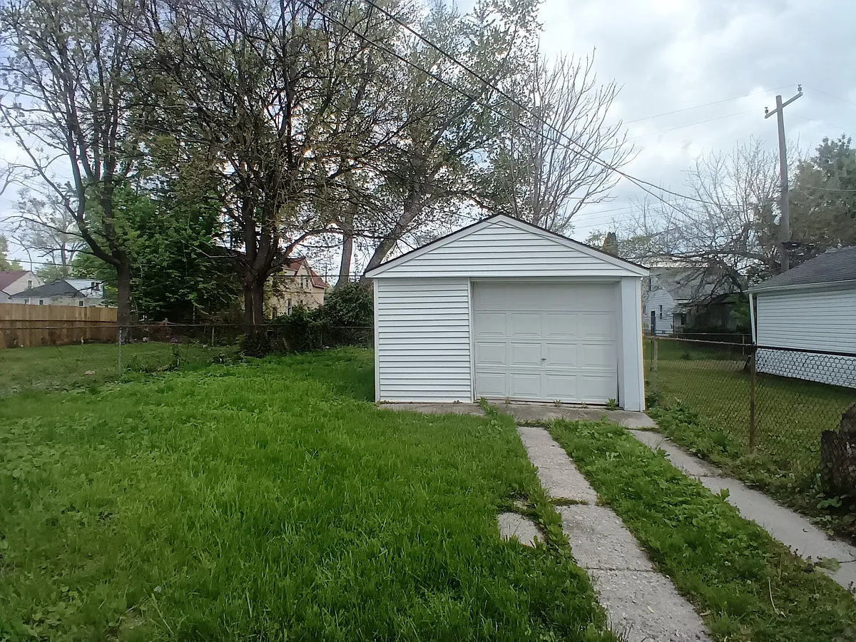 Building Photo - 12944B Rosemont Ave