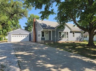 291 W 2nd St, Beckemeyer, IL 62219