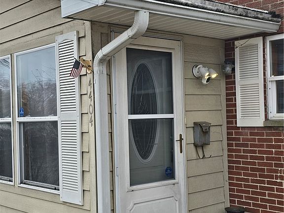 2nd image of 4404 Woodcliffe Ave