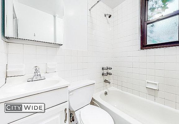 4th image of 322 E 89th St APT 2A