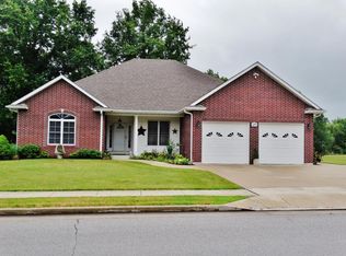 708 Emerald Dr, Centralia, MO 65240