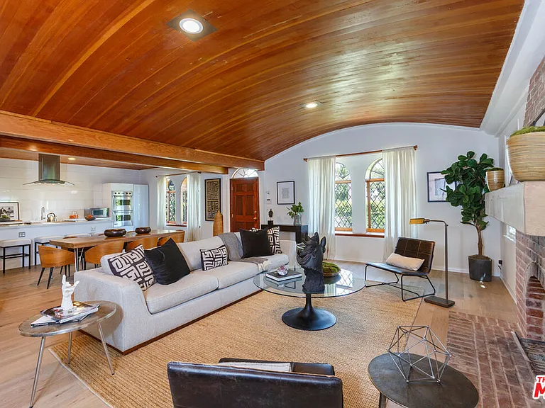 465 S Sherbourne Dr — Photo 4