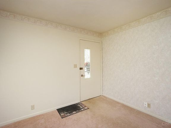 5th image of 921 Grays Ln