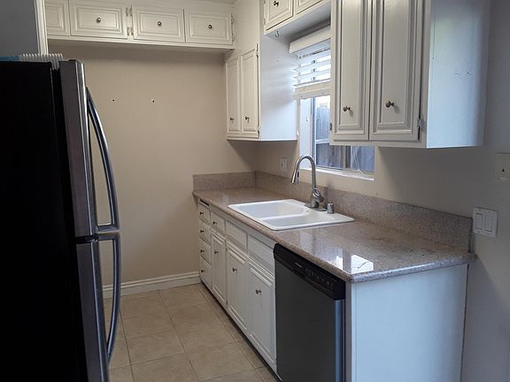 Kitchen w/ Granite Countertops & New Stainless Steel Appliance