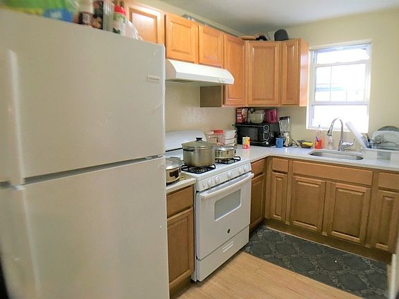 2nd image of 719 E 5th St Floor 2